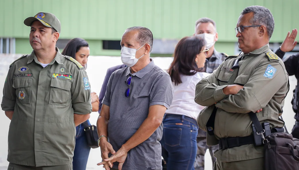 Policiais no velório do coronel Lindomar Castilho