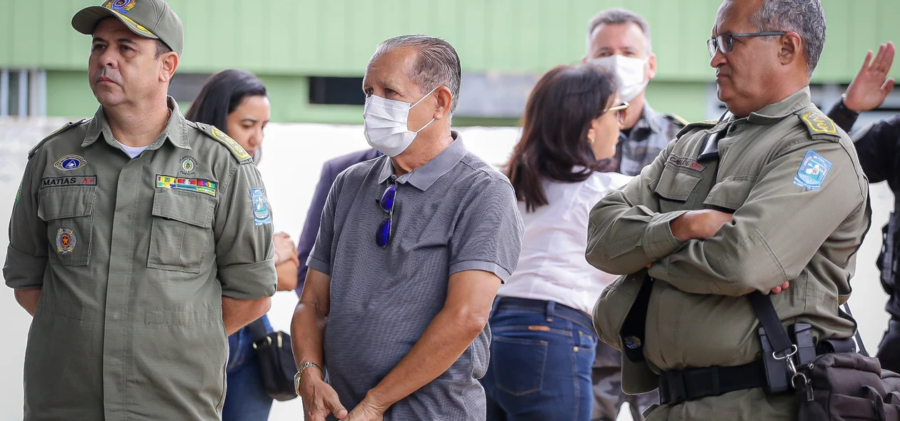 Policiais no velório do coronel Lindomar Castilho