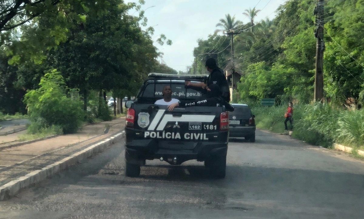 Polinter prende acusados de roubar veículos em Teresina