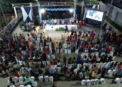 População na inauguração da Praça Onofre Mascarenhas de Riacho Frio