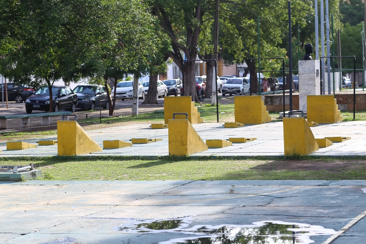 Praça em frente ao 25º BC em Teresina
