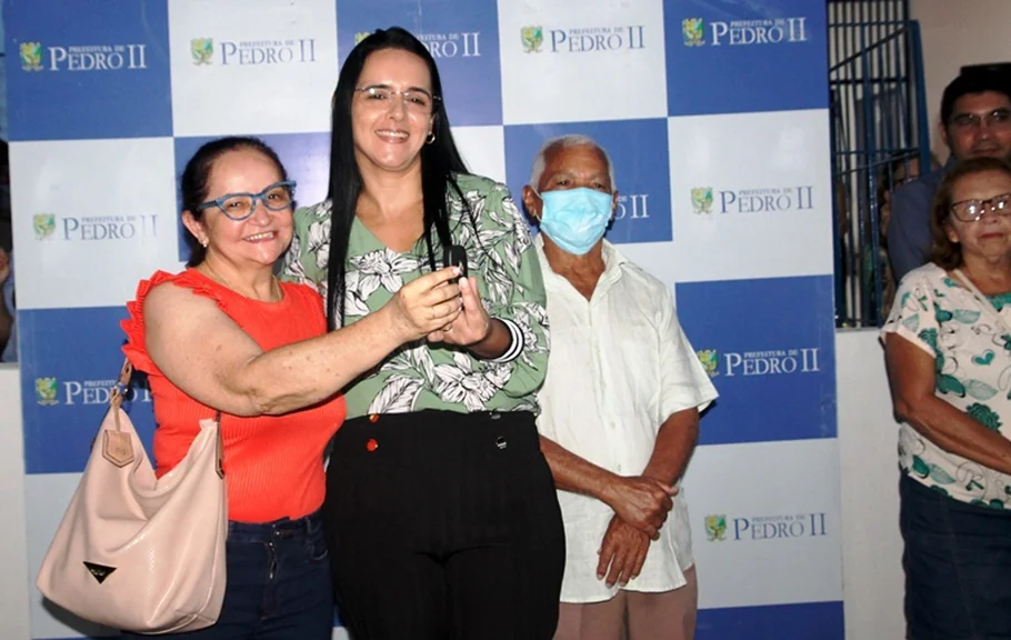 Prefeita Betinha Brandão inaugura nova sede da ESF Hortência Campêlo em Pedro II