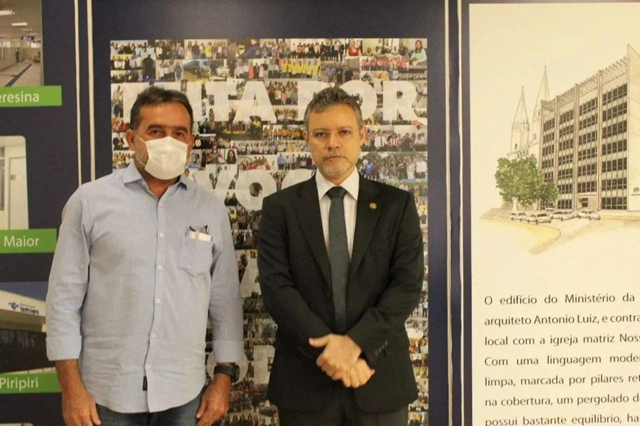 Prefeito assina acordo de cooperação e Oeiras terá ponto de atendimento da Receita Federal
