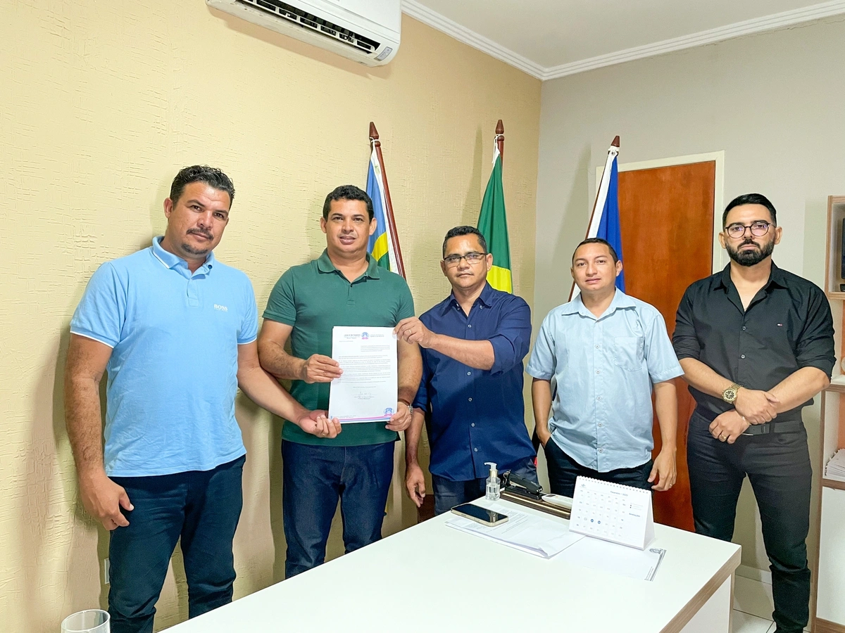 Prefeito leva projeto de reajuste para Câmara Municipal