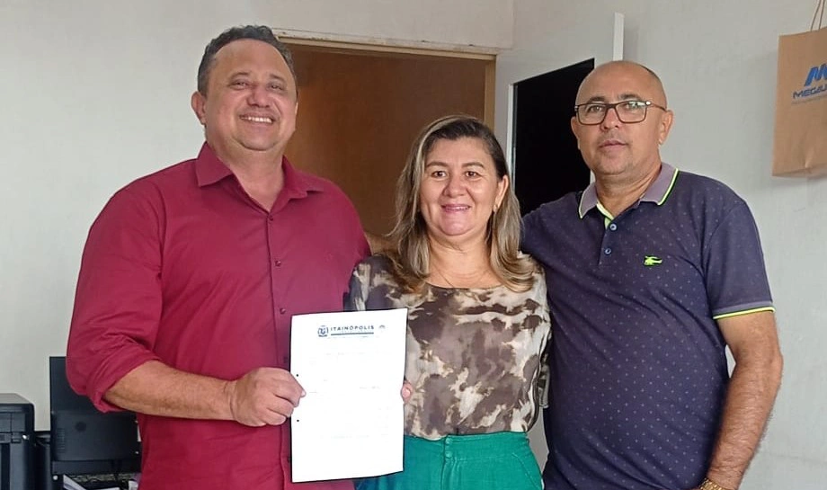 Prefeito Miguel Rodrigues homologa aposentadoria de mais dois servidores em Itainópoles