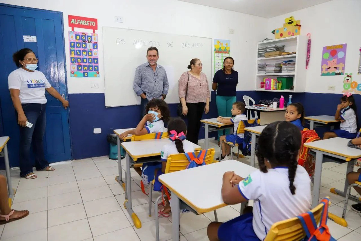 Prefeito Zé Raimundo visita escola