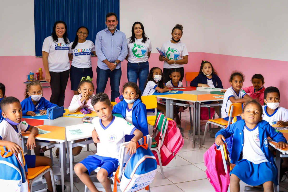 Prefeitura de Oeiras valoriza professores com salário acima do piso nacional