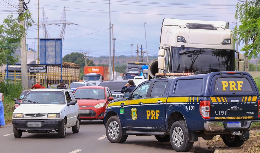 PRF controlou o trânsito no local