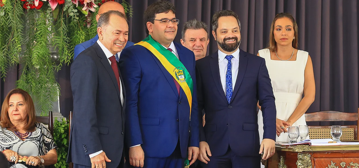 Rafael Fonteles recebe faixa do Governo do Piauí