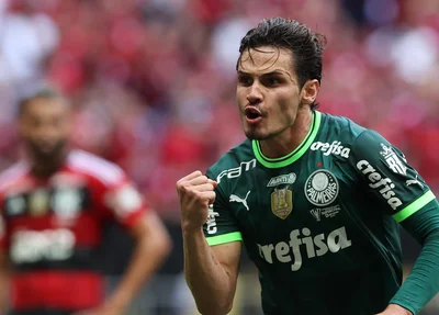 Raphael Veiga, decisivo, marcou duas vezes e deu uma assistência