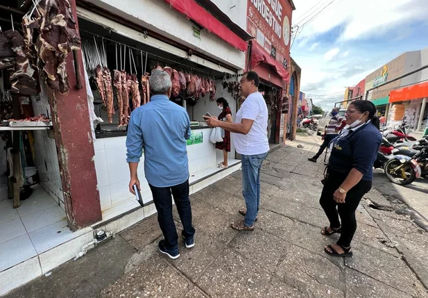 Reforma do Mercado do Dirceu I é discutida em reunião entre SAAD Sudeste e permissionários