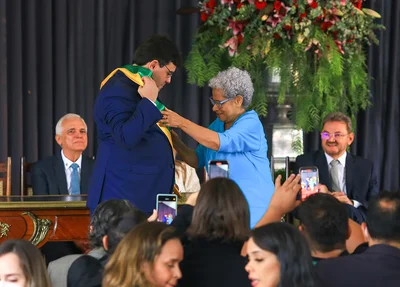 Regina Sousa passa faixa para Rafael Fonteles