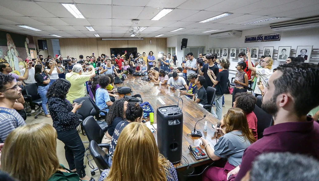 Reitoria da UFPI é ocupada por estudantes