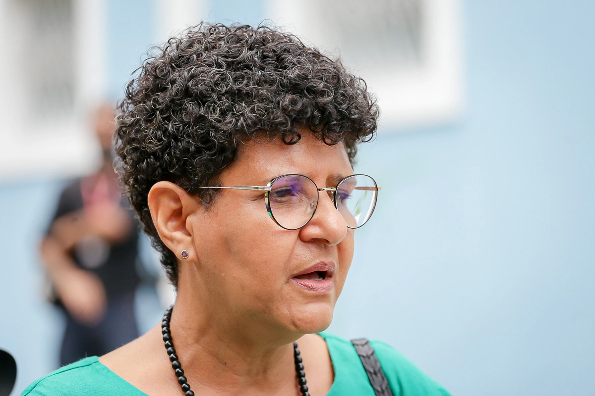 Rejane Tavares da Silva, secretária de Estado da Agricultura Familiar em reunião de planejamento com outros secretários