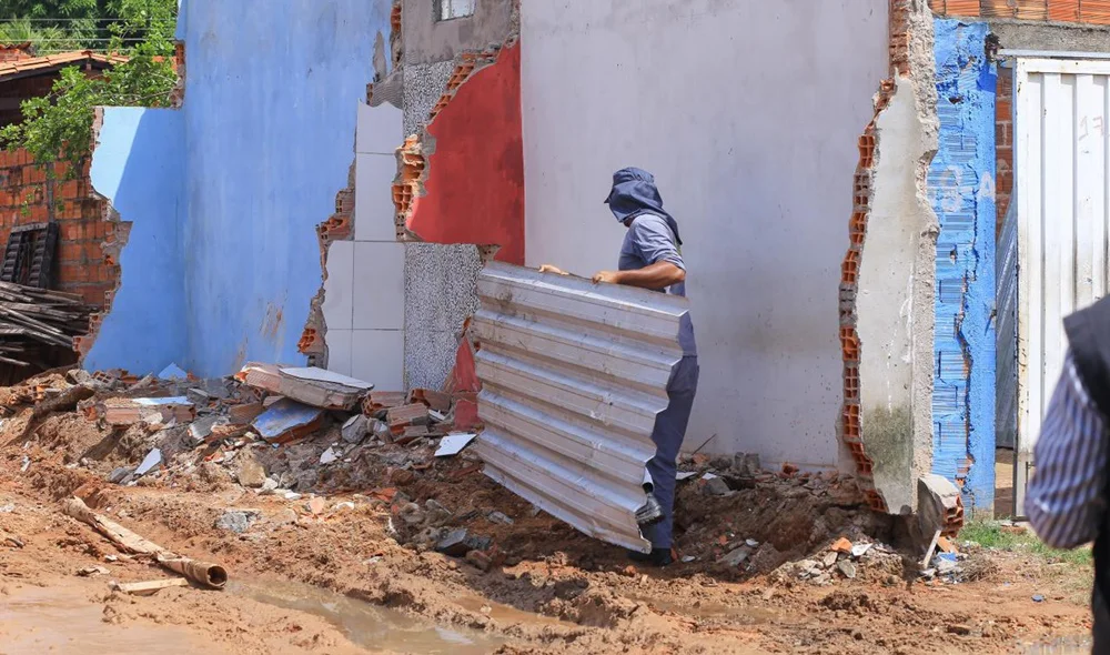 Remoção dos destroços