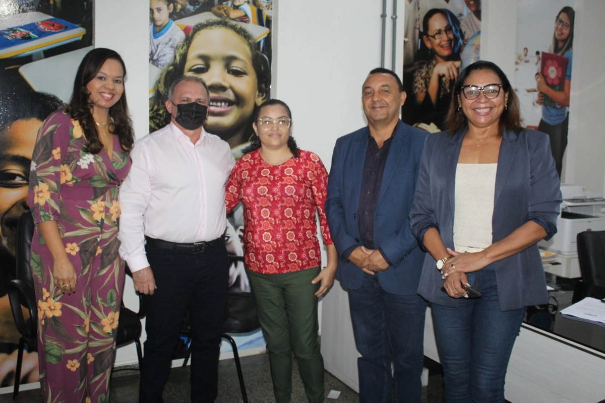 Reunião da semec com pais de alunos e professores para estudar EJA no turno vespertino