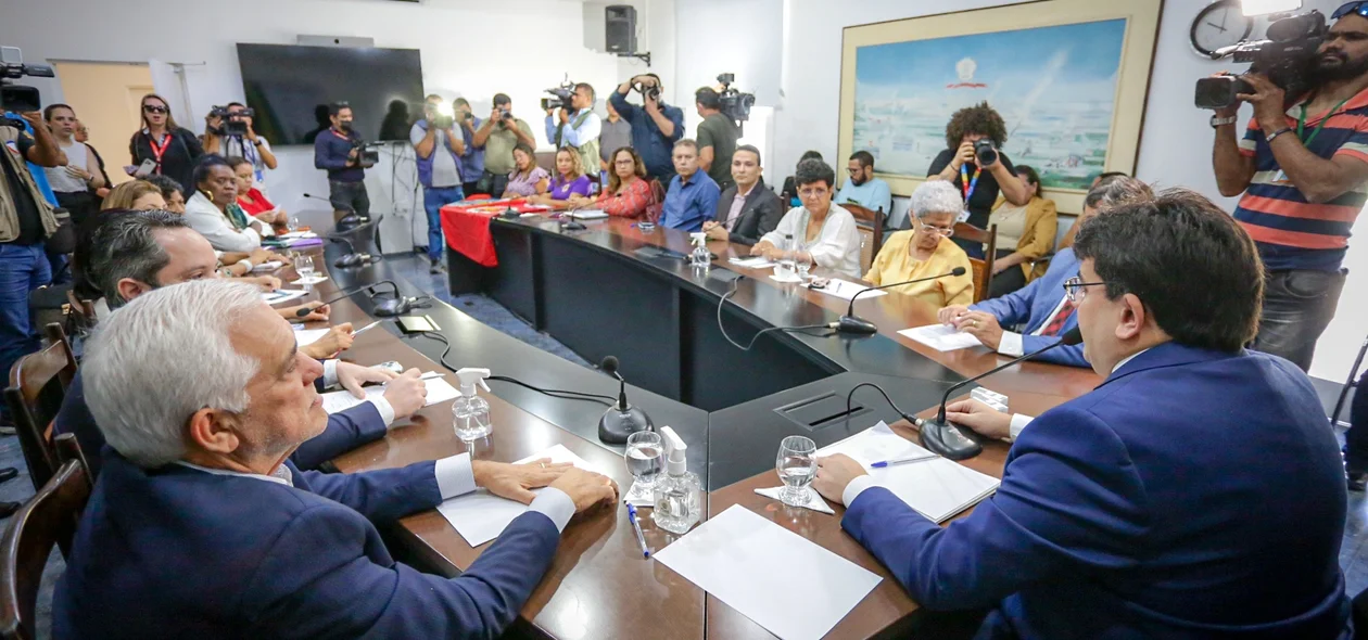 Reunião entre autoridades e o ministro Wellington Dias