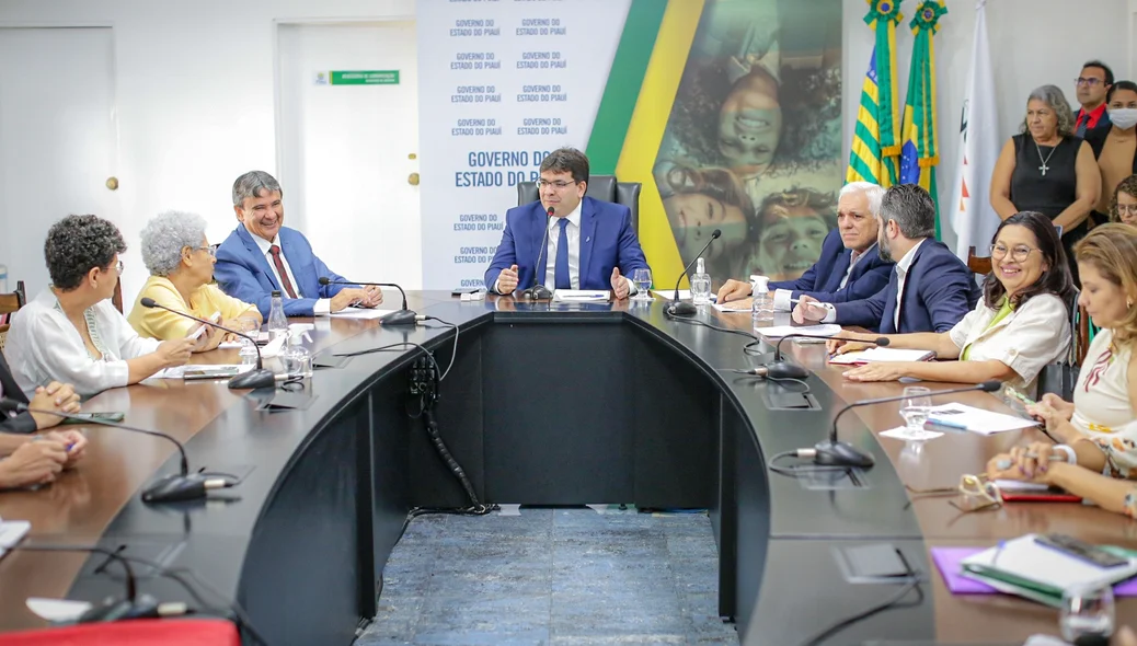 Reunião entre autoridades e o ministro Wellington Dias