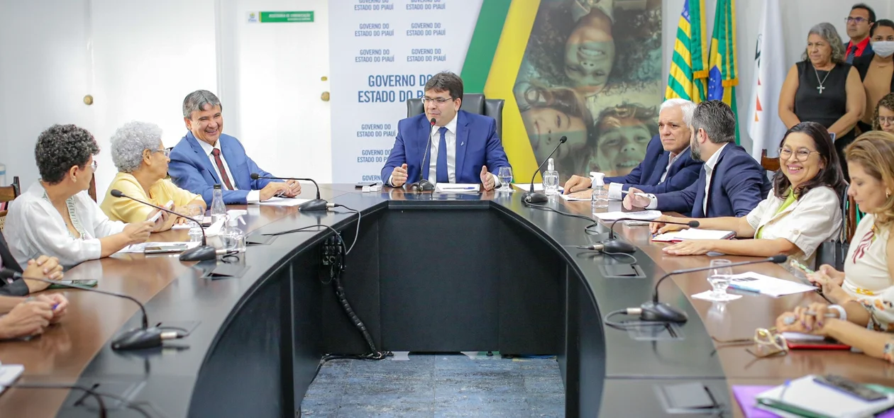 Reunião entre autoridades e o ministro Wellington Dias