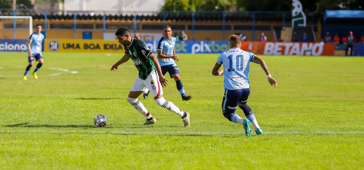 Ribeiro do Fluminense-PI na posse de bola