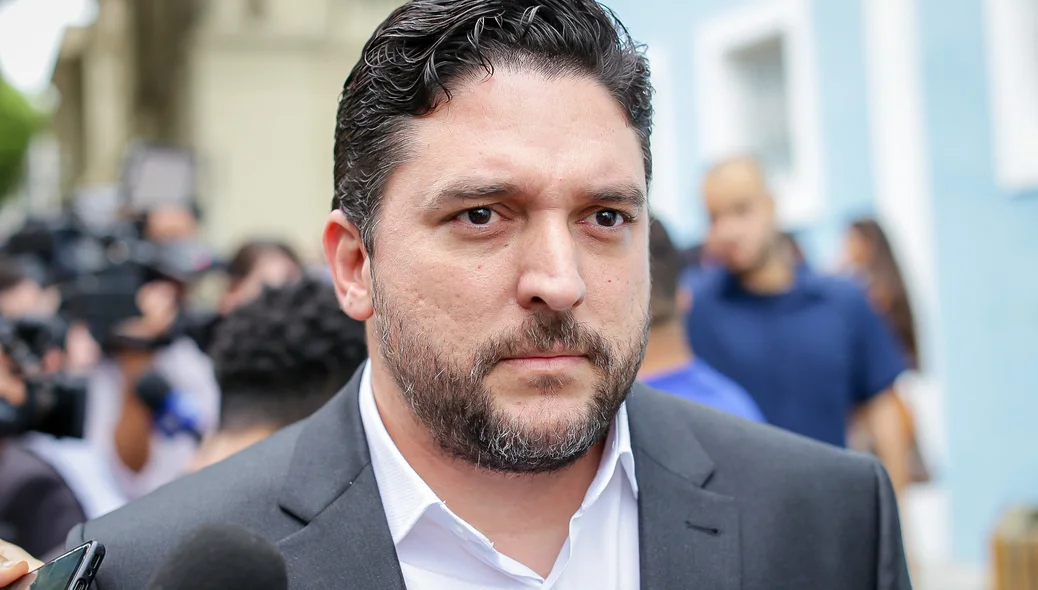 Samuel Nascimento, secretário de Administração em reunião de planejamento com outros secretários