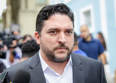 Samuel Nascimento, secretário de Administração em reunião de planejamento com outros secretários
