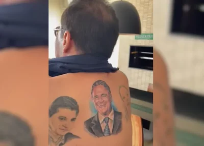 Senador Kajuru faz tatuagem do rosto de Álvaro Dias