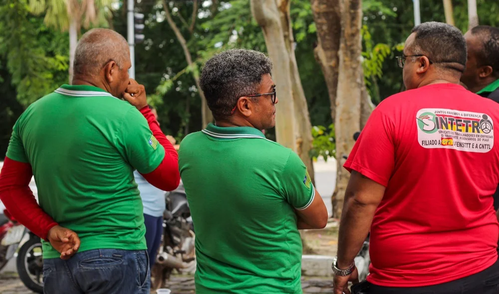 Sintetro protesta por melhores condições de trabalho, contra a atual proposta de gratuidade e contra demissões