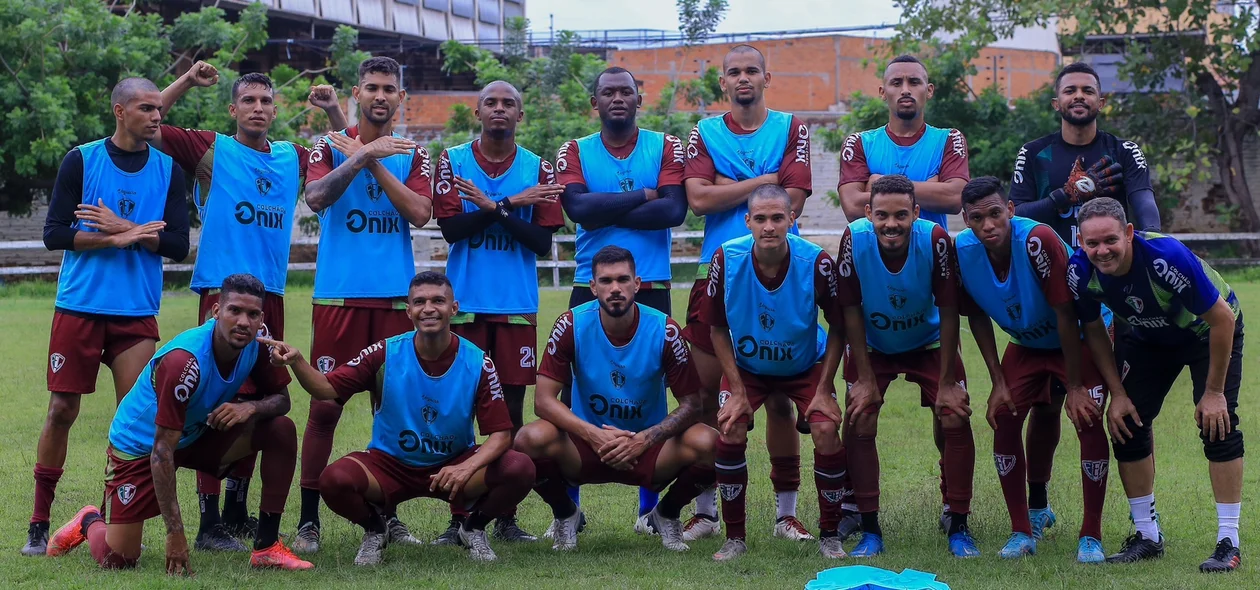 Time azul ganhou o rachão por 3 a 2