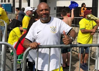 Torcedor do Corinthians viaja para prestar homenagem a Pelé