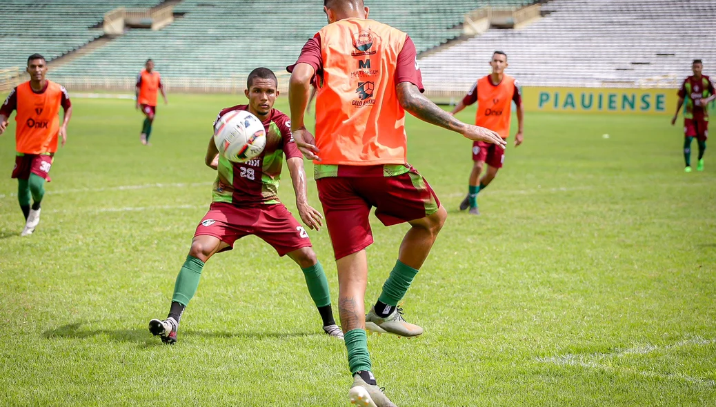 Troca de passes durante o treino