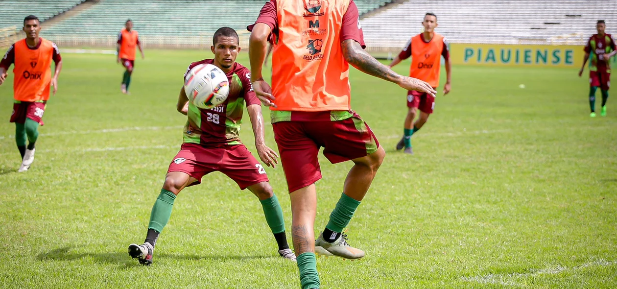 Troca de passes durante o treino
