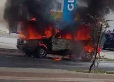 Veículo pega fogo em Timon