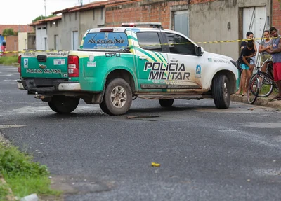 Viatura do 13º BPM no local do crime