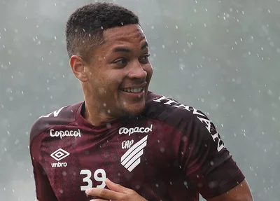 Vitor Roque, atacante do Athletico-PR