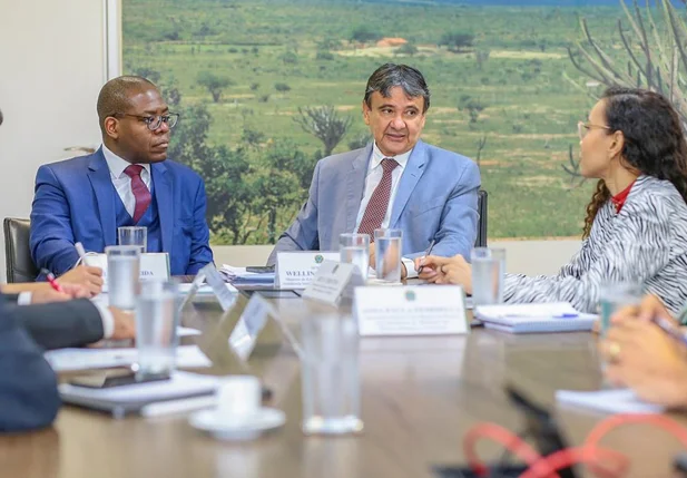 Wellington Dias e Silvio Almeida em reunião