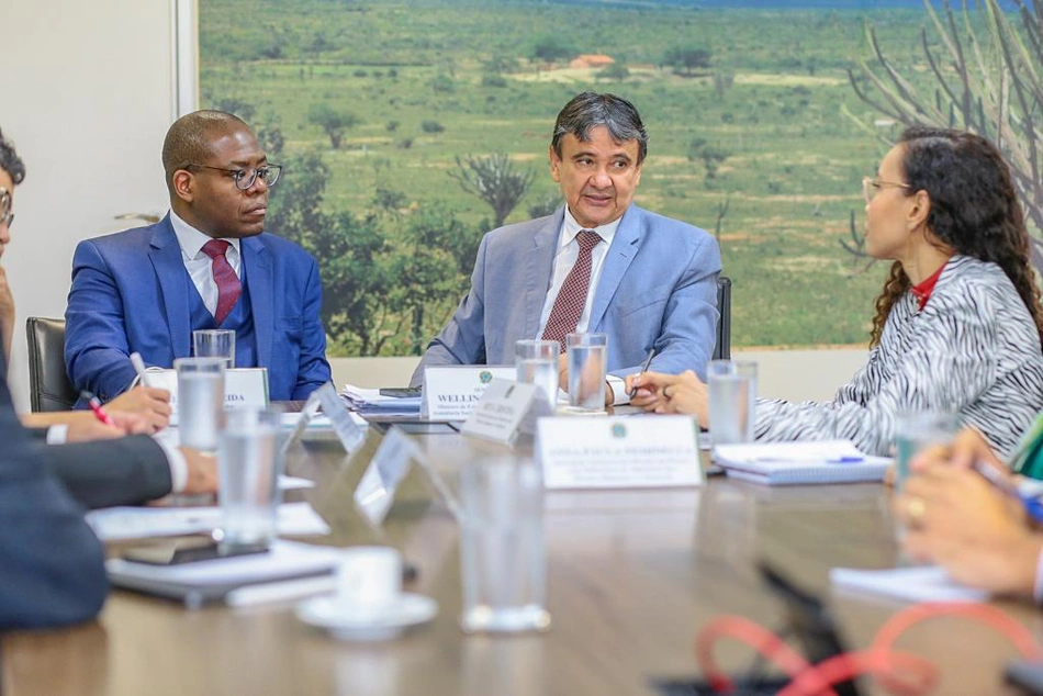 Wellington Dias e Silvio Almeida em reunião
