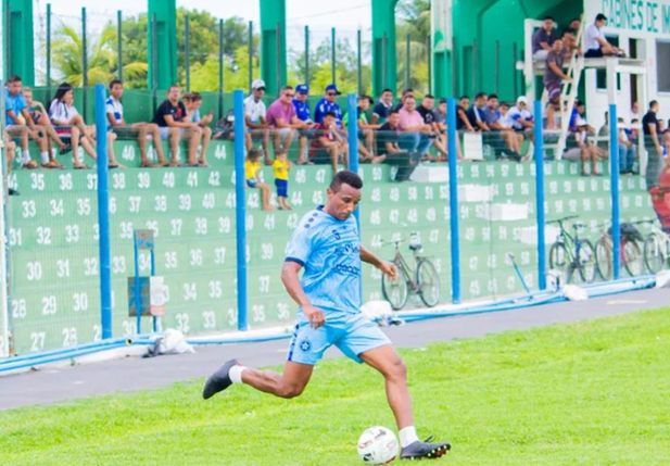 Zagueiro Gilmar Bahia na preparação do Parnahyba