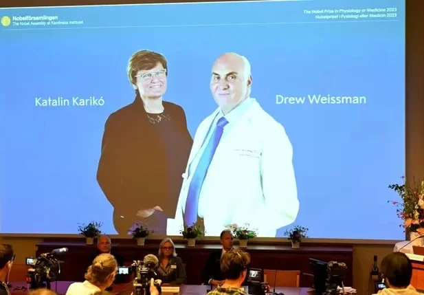 A bioquímica húngara, Katalin Karikó, e o médico norte-americano, Drew Weissman