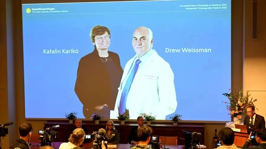 A bioquímica húngara, Katalin Karikó, e o médico norte-americano, Drew Weissman