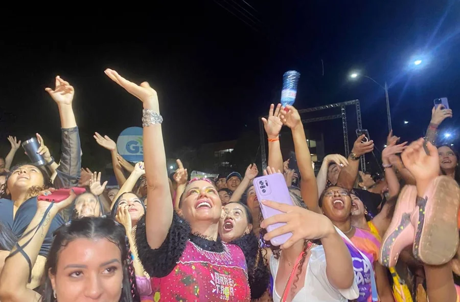 A prefeita curtiu a festa com a população