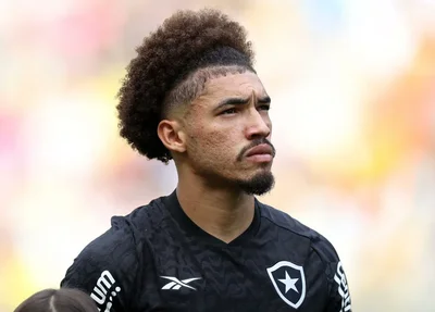 Adryelson, zagueiro do Botafogo