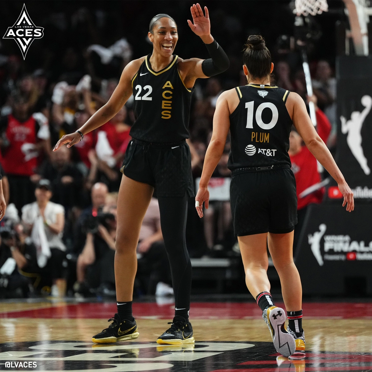 A'ja Wilson e Kelsey Plum durante o Jogo 1 das finais da WNBA