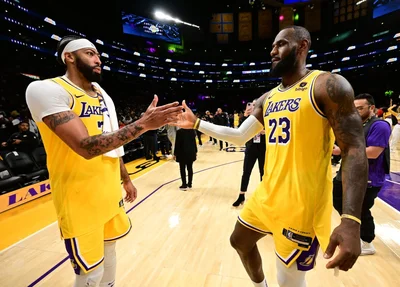 Anthony Davis e LeBron James