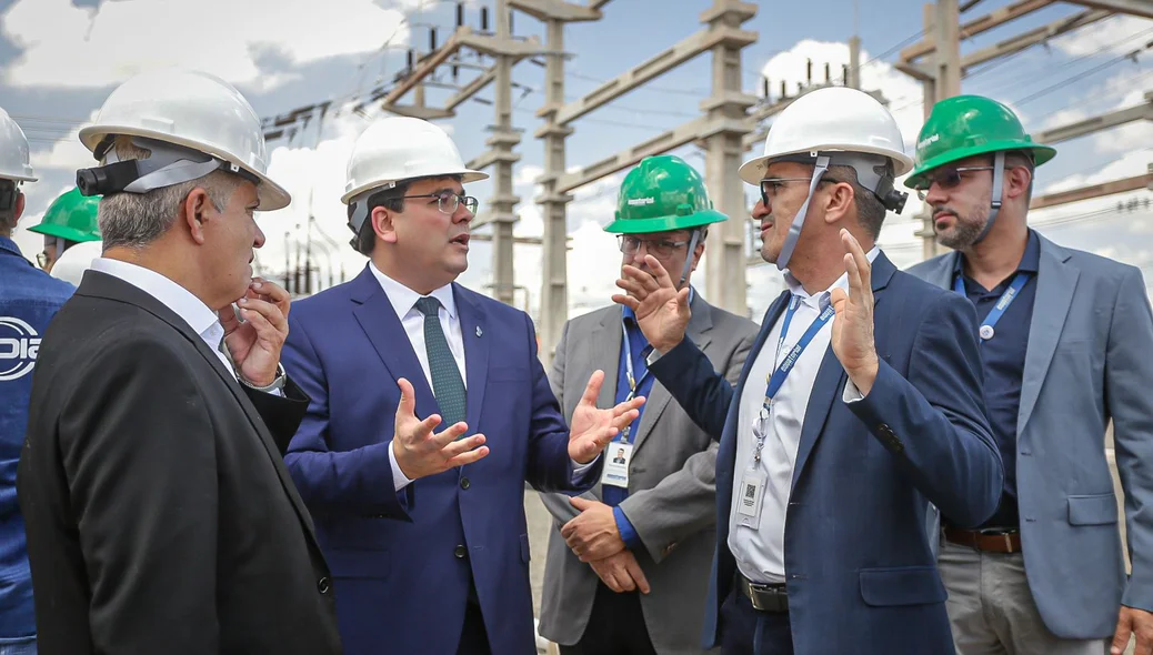 Autoridades durante visita a Subestação