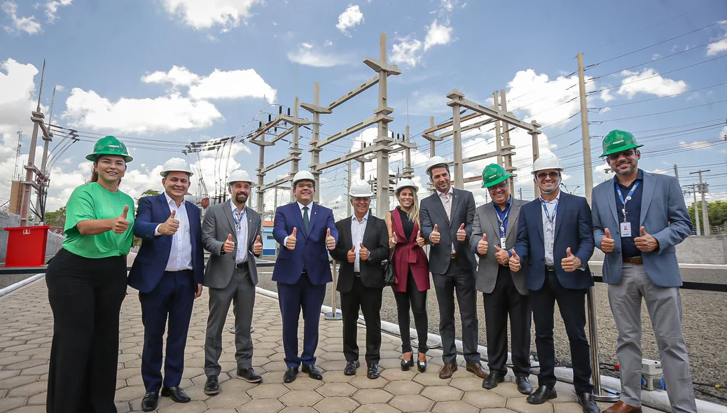 Autoridades durante visita da Subestação