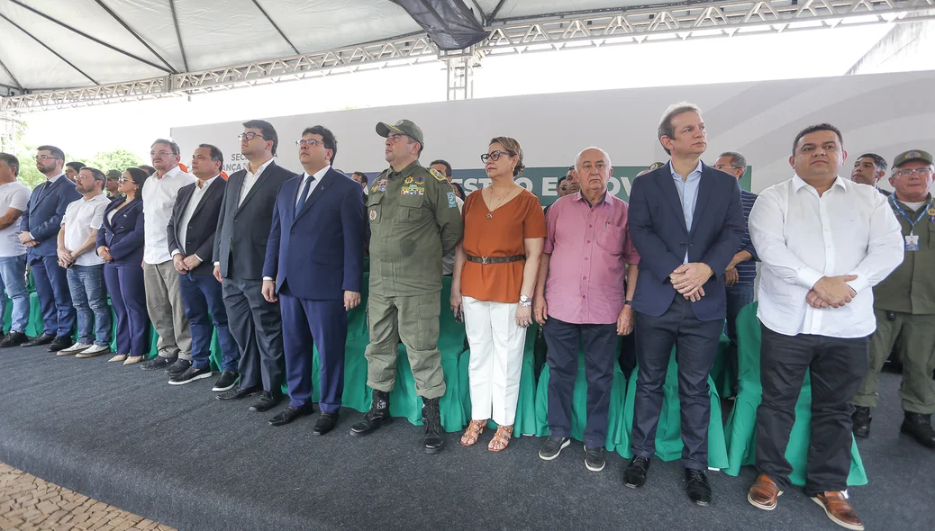 Autoridades na solenidade