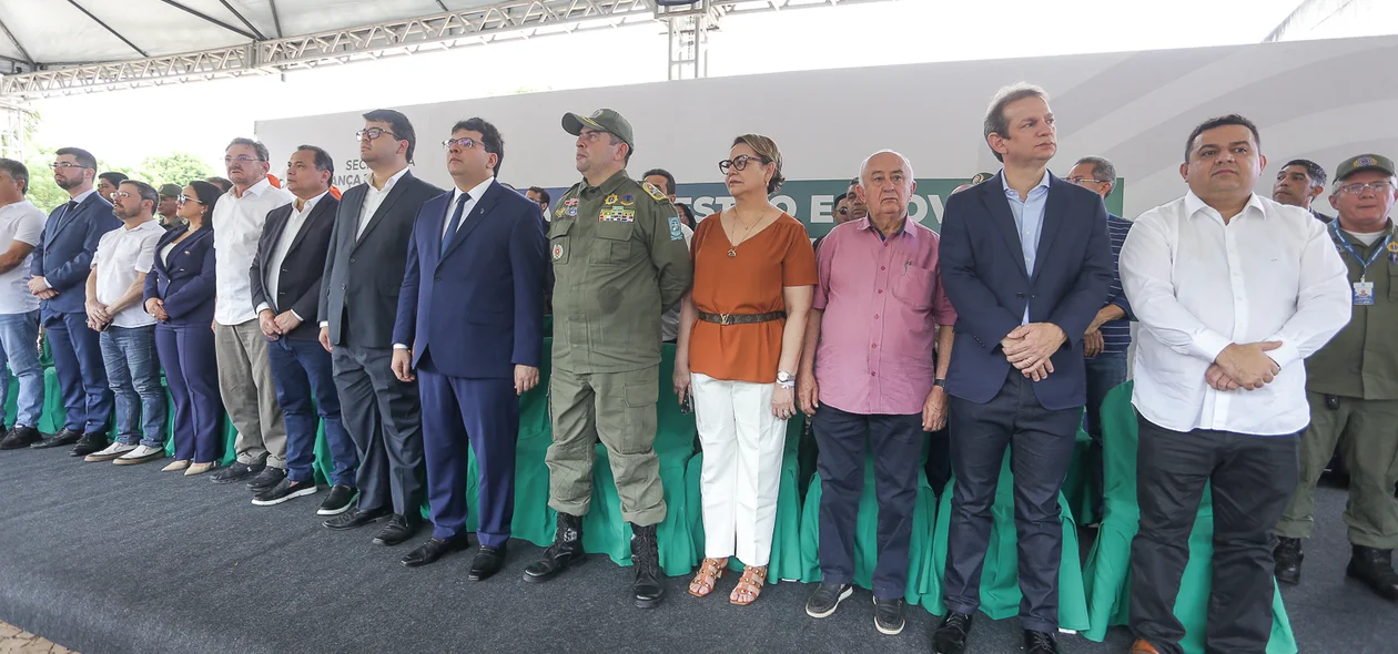 Autoridades na solenidade