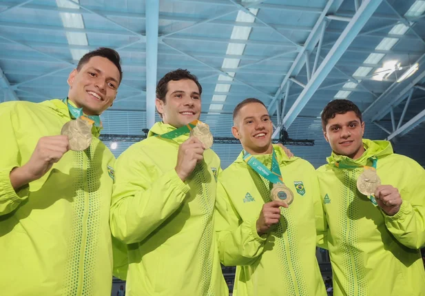 Brasil conquista ouro no revezamento 4x100m masculino