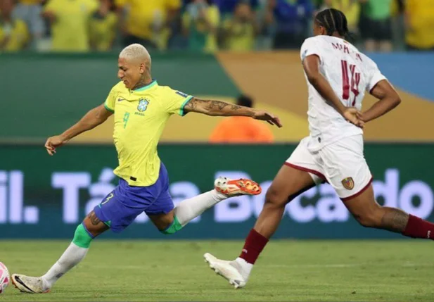 Brasil e Venezuela se enfrentaram na noite desta quinta-feira (12)